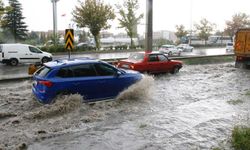 Meteoroloji'den 14 il için 'sarı kodlu' sağanak ve fırtına uyarısı