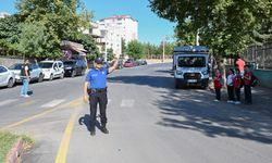 Siirt'te okul çevreleri ve servis araçları denetlendi