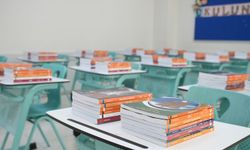 Ücretsiz ders kitapları, sıralardaki yerini almaya başladı