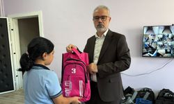 Eğitimcilerden 50 Öğrenciye Kırtasiye Desteği