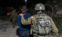 Batı Şeria'da 23 Filistinli alıkonuldu: Evler basıldı, eski esirler de hedef alındı