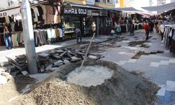 Belediyenin yapmadığı yolu cadde esnafı onarıyor