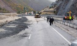 Erzincan-Erzurum kara yolu heyelan nedeniyle ulaşıma kapandı