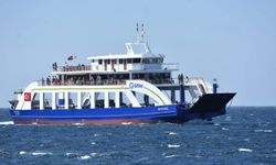 Gökçeada ve Bozcaada feribot seferlerine fırtına engeli