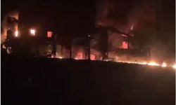 Hürmüz Boğazı'nda süper tanker mayına çarparak alev aldı