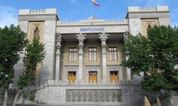 İran, İngiliz Büyükelçiyi Dışişleri Bakanlığına çağırdı