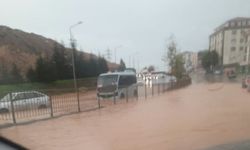 İstanbul'da sağanak alarmı: Yollar su altında kaldı