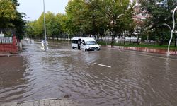 Meteoroloji uyardı, önlem alınmadı: Diyarbakır'da yollar göle döndü