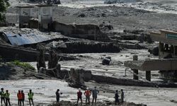 Nepal'de yeni sel felaketi: Şiddetli akıntılar binaları yıkıp sürükledi