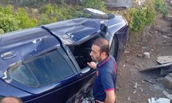 Siirt'te kontrolden çıkan otomobil bir evin bahçesine uçtu: 4 yaralı