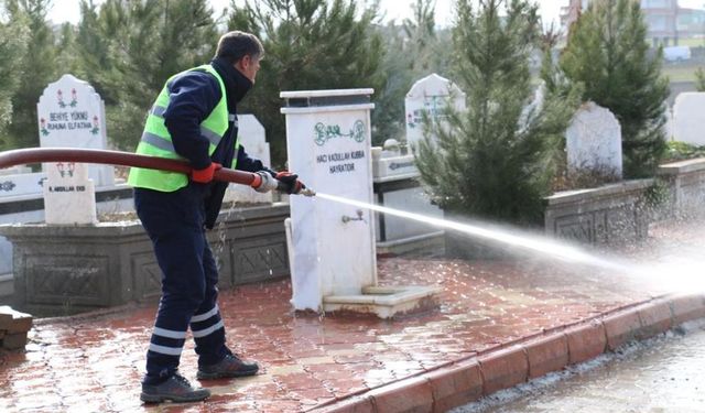 Her Perşembe mezarlıklar temizleniyor