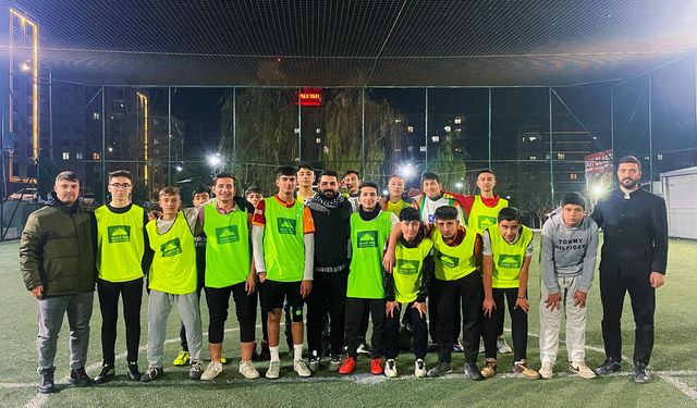 HÜDA PAR Gençlik Kolları Futbol Turnuvası devam ediyor