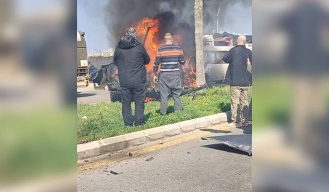 İşgalci siyonistler Lübnan'da bir aracı bombaladı: Bir şehit