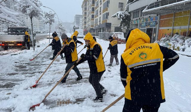 Malatya Büyükşehir Belediyesinden kar mesaisi