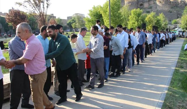 Bayram ziyaretleri toplumsal dayanışmayı güçlendiriyor