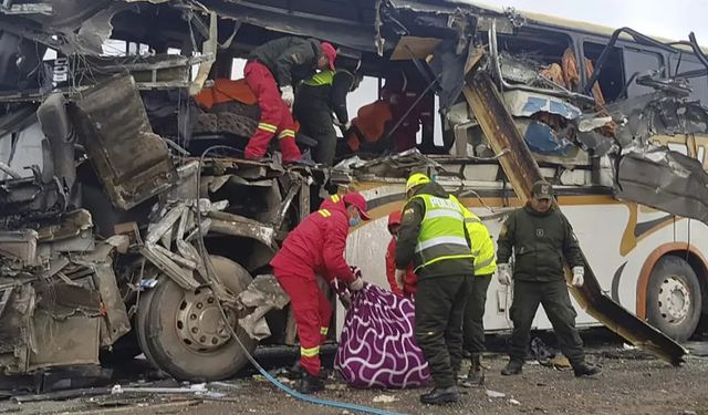 Bolivya’da iki otobüs çarpıştı: 37 ölü, 39 yaralı
