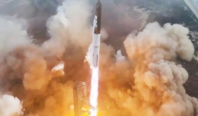 En güçlü uzay roketi olarak tanıtılan Starship, 8’inci testinde de patladı