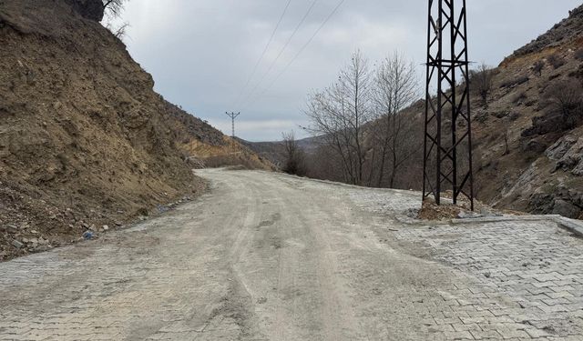 İnişli Köyüne Kilitli Parke Taşı