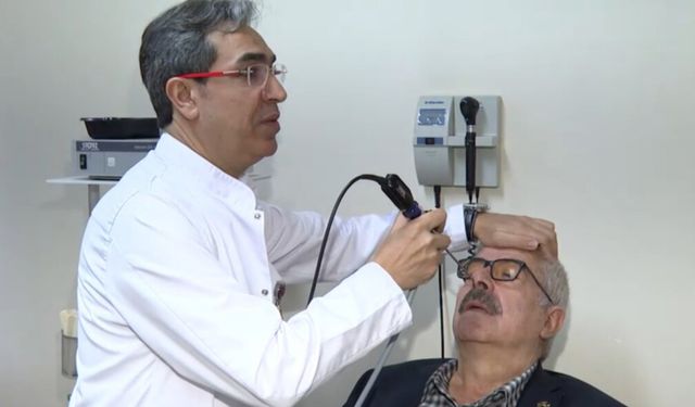 30 yıl burnunda küpe ile yaşadı