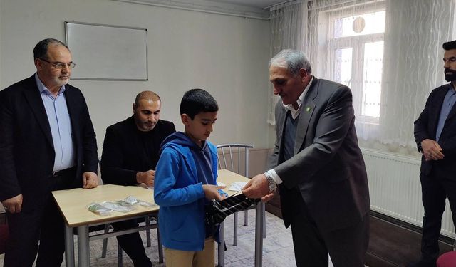 Kovancılar'da Siyer Yarışması'nda dereceye girenler ödüllendirildi