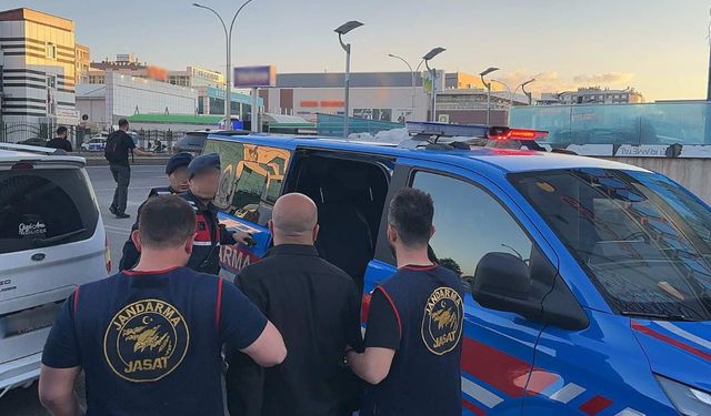 Uyuşturucu suçundan aranan 2 şahıs yakalandı