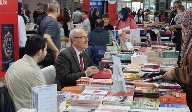 Yazarlar: Kitap sevgisi evde ve okulda başlar