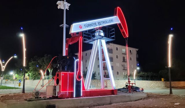 Batman Girişine Petrolün Sembolü Dikildi