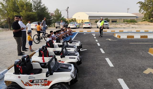 Gercüş’te Öğrencilere Uygulamalı Trafik Eğitimi