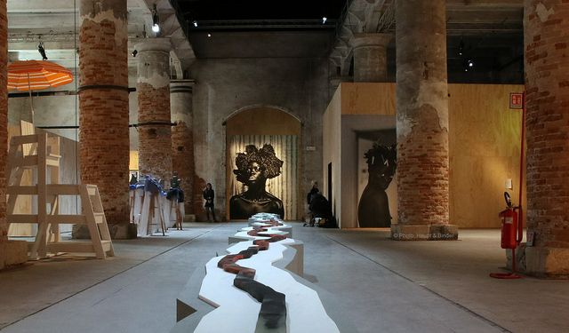 İki yılda bir yapılan sanat sergilerine verilen isim