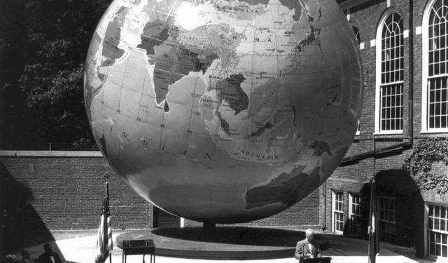 Dünyanın küre şeklinde olduğunu ileri süren ilk kişi