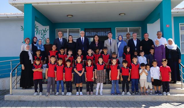 Batman Üniversitesi "Üniversite-Köy Buluşmaları" Kapsamında Köy Sakinleriyle Bir Araya Geldi