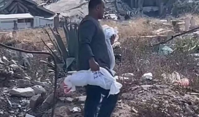 Gazze'de 708'inci gün: Çocuklar babalarının kucağında can veriyor