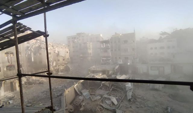 Siyonist işgal rejimi Gazze'de 2 evi bombaladı: 10 şehit