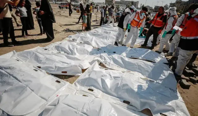 Zêdetirî 60 cenazeyên şehîdan ji meydana El-Qatîbeyê li Xezzeyê hatin rakirin