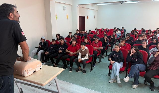 Hasankeyf’te Öğrencilere İlkyardım Farkındalık Eğitimi