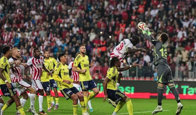 İlk Maçında Kritik Kurtarışlarla Takımına Puanı Getirdi: Fenerbahçe'nin Genç Kalecisi Tarık Çetin Kimdir?