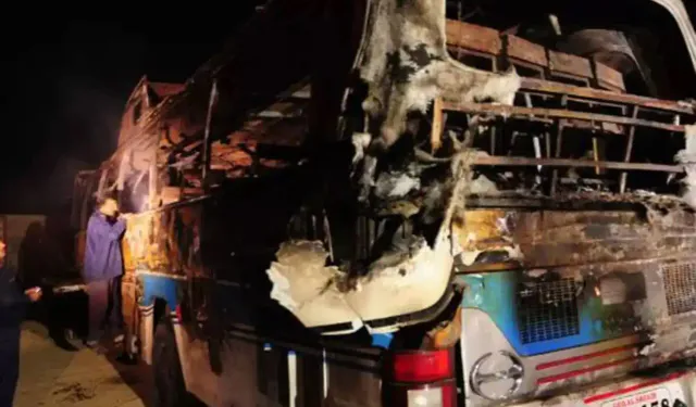 Li Pakistanê otobuseke rêwiyan û tanker li hev ketin: 5 kes mirin, 4 kes birîndar bûn
