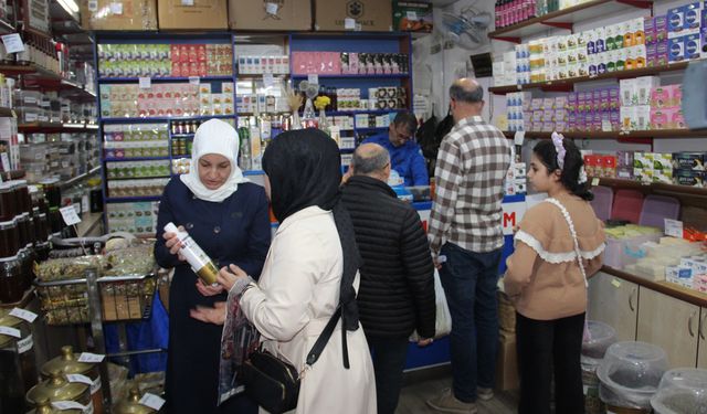 Batman'da soğuyan hava aktarlara yoğunluk getirdi Kış çaylarına ilgi artıyor