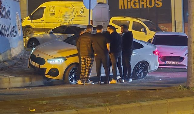 Batman'da Gece Yarısı Kaza: Otomobil Kaldırıma Çıktı