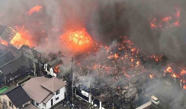 Japonya’da yangın: 170’in üzerinde bina zarar gördü