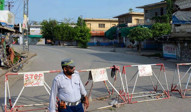 Pakistan'da silahlı saldırı: 7 ölü