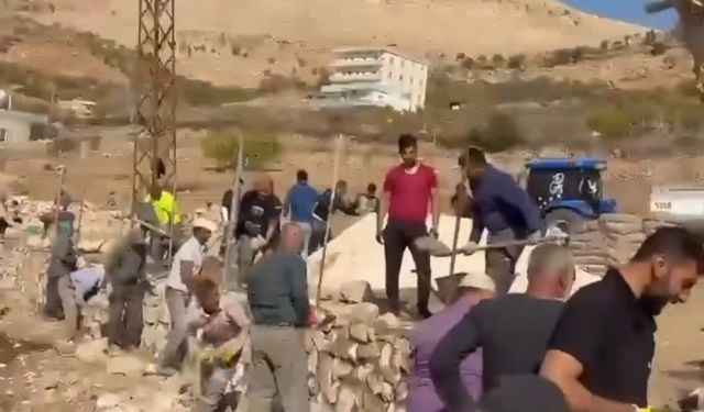 Temelli köyü sakinleri, köylerine belediyenin yapması gereken hizmetleri sunuyor