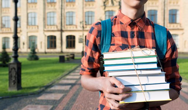 Üniversiteden iş dünyasına geçiş hızlanacak: 3 yılda mezuniyet çalışması başlatılıyor