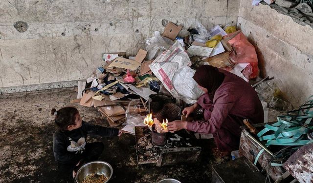 UNRWA’ya göre, Gazze’de nüfusun yarısı yerinden edilmişlerin bulunduğu bölgelerde hayatta kalma mücadelesi veriyor