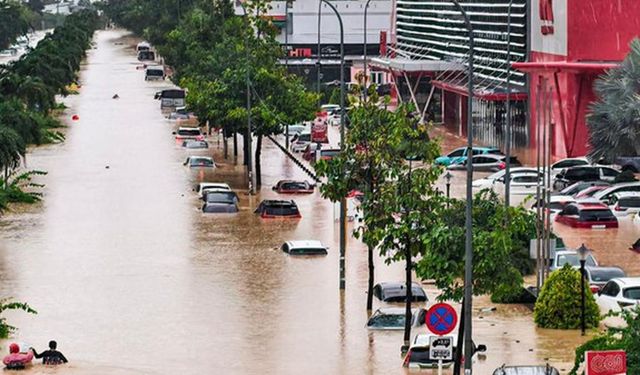 Vietnam’ı etkileyen sellerde can kaybı 90’a yükseldi