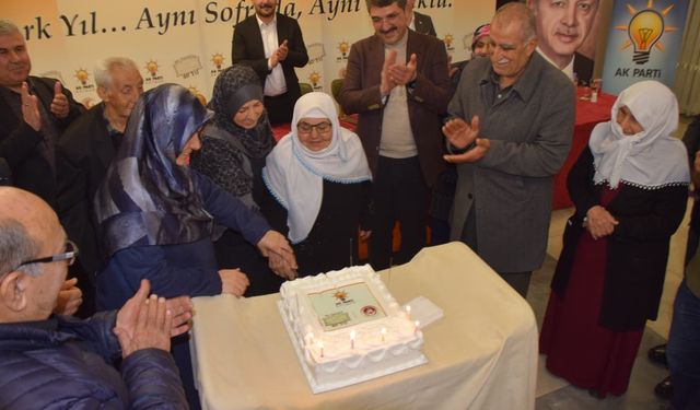 Nasıroğlu, Gençlerle ve '40 Yılı Deviren' Ailelerle Bir Araya Geldi