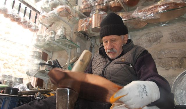 60 yıldır bakıra şekil veren Nihat Usta: İşin ustası olmak için uzun yılların ömürden gitmesi lazım