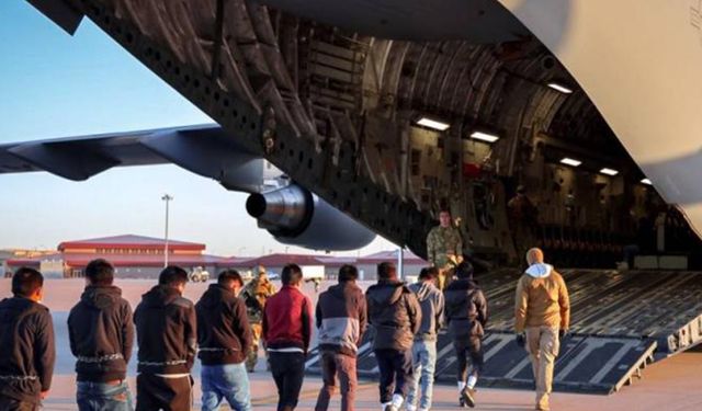 ABD uçağı 172 Venezuelalı göçmeni Caracas'a geri götürdü