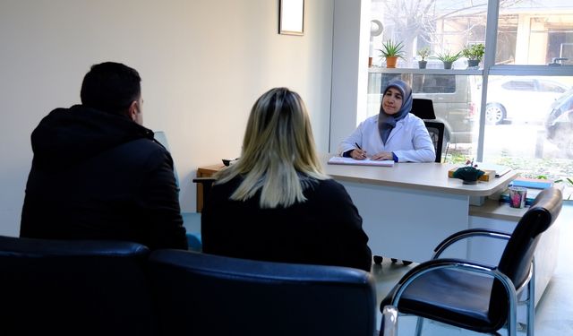 Aile terapisiyle dağılmak üzere olan aileler yeniden kuruluyor!