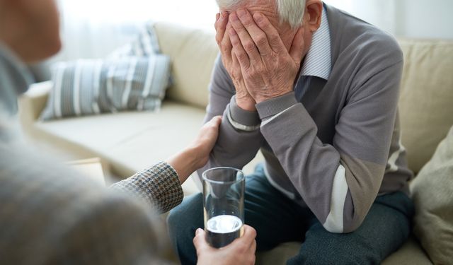 Alzheimer hastalarına yaklaşımda empati ve sabır önemli!